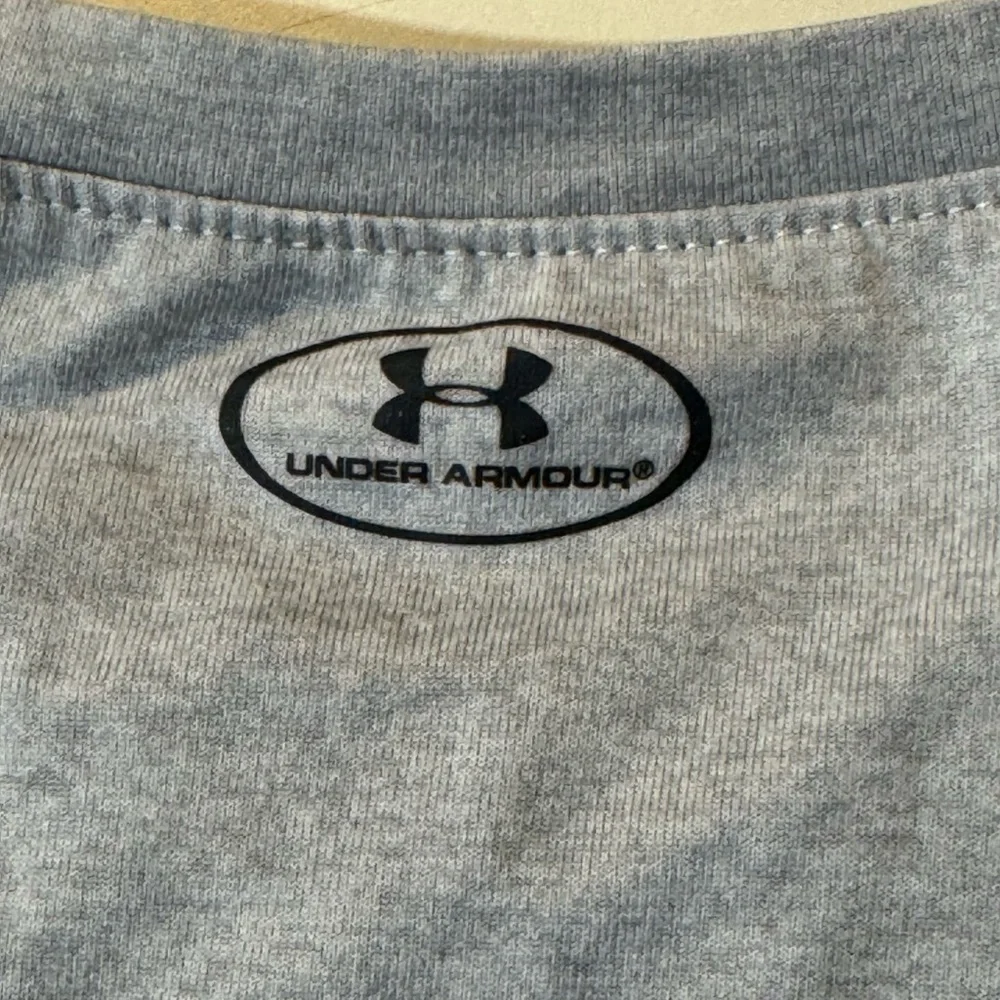Under Armour‎ HeatGear Girls Graphic Tee Size 5
